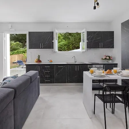 Summer Stories Pool Villa *