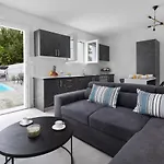 Villa Summer Stories Pool *